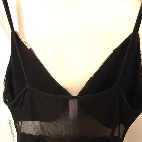 NWT Beautiful Blue Blush Dress with Red and White Floral Details - Picture 14 of 15